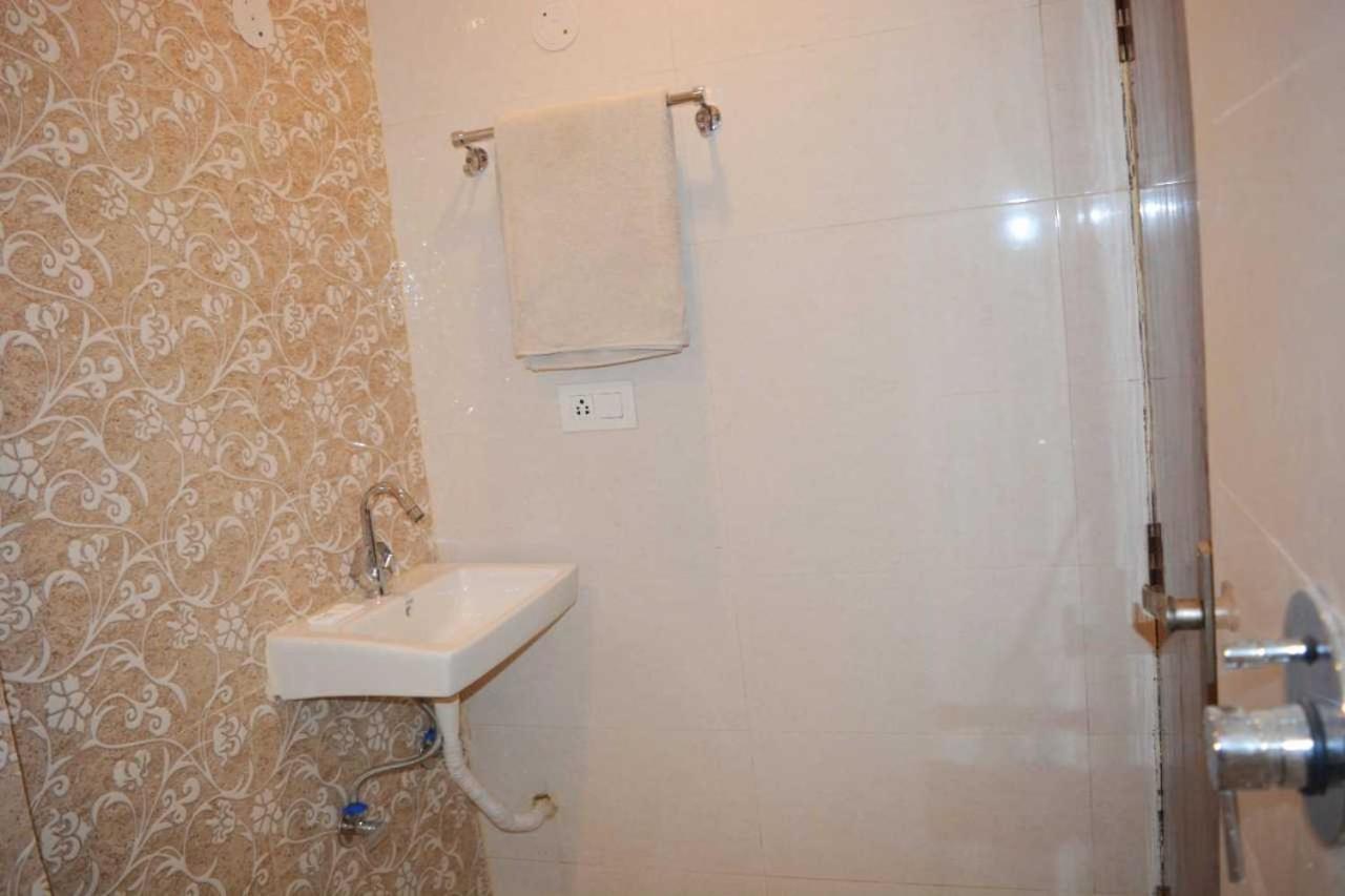 Hotel O Alpha Stay ニューデリー エクステリア 写真